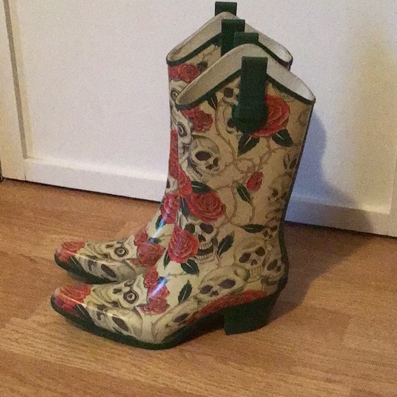 Super hip/goth Sculls and Roses. - Picture 2 of 5